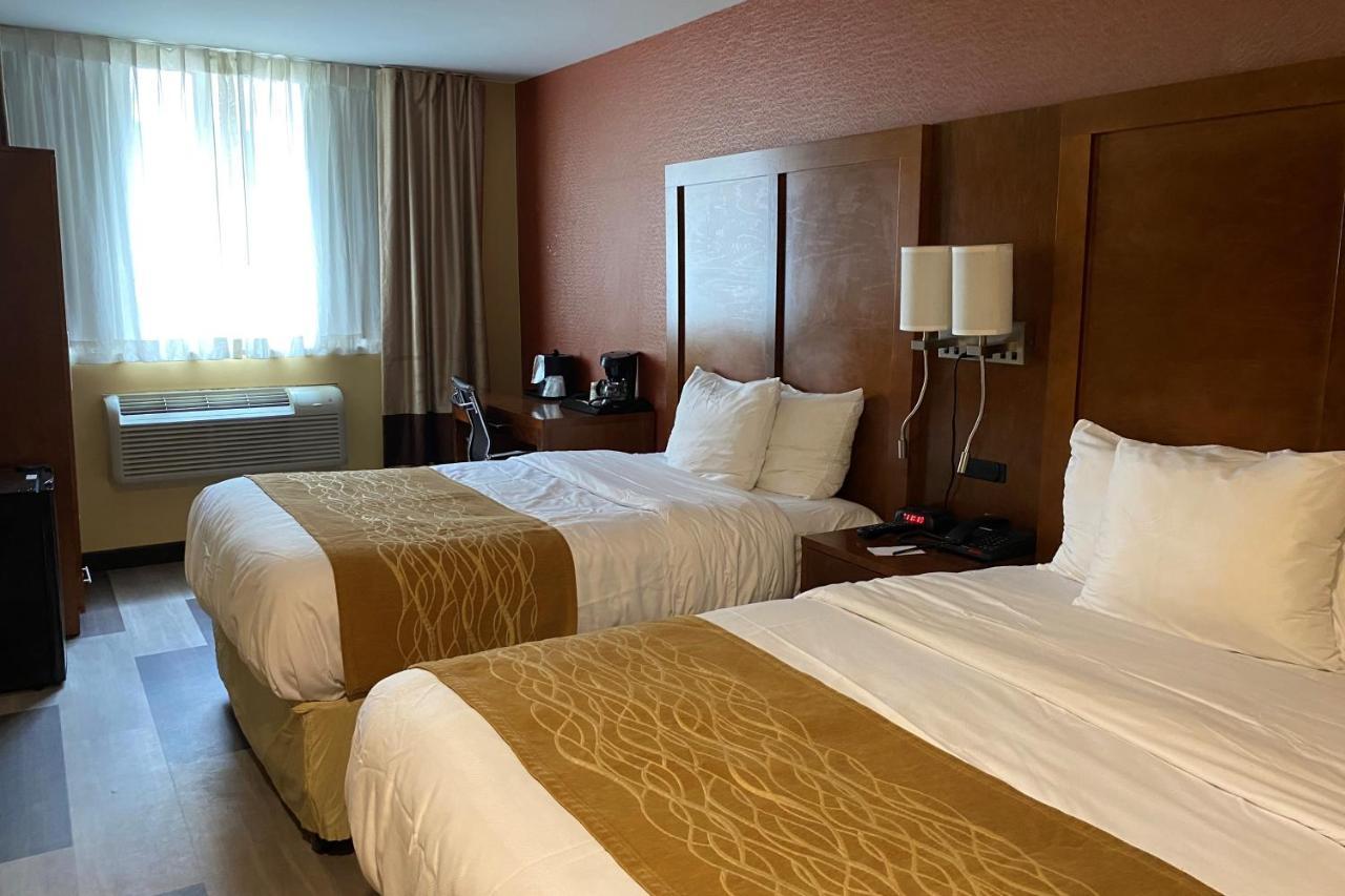 Ramada By Wyndham New York Times Square West Hotel Exterior photo
