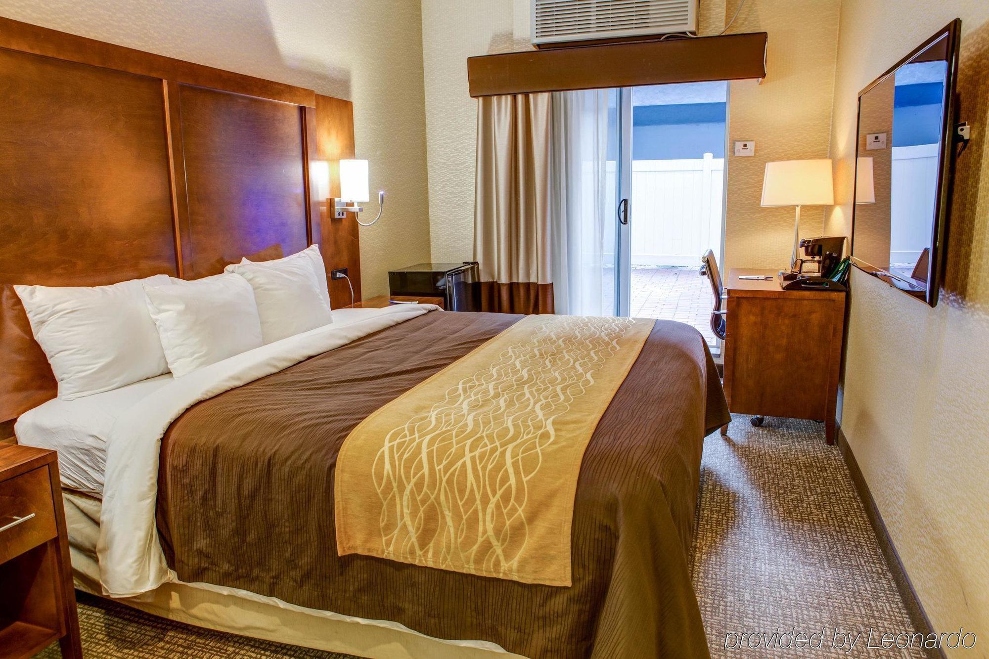 Ramada By Wyndham New York Times Square West Hotel Exterior photo