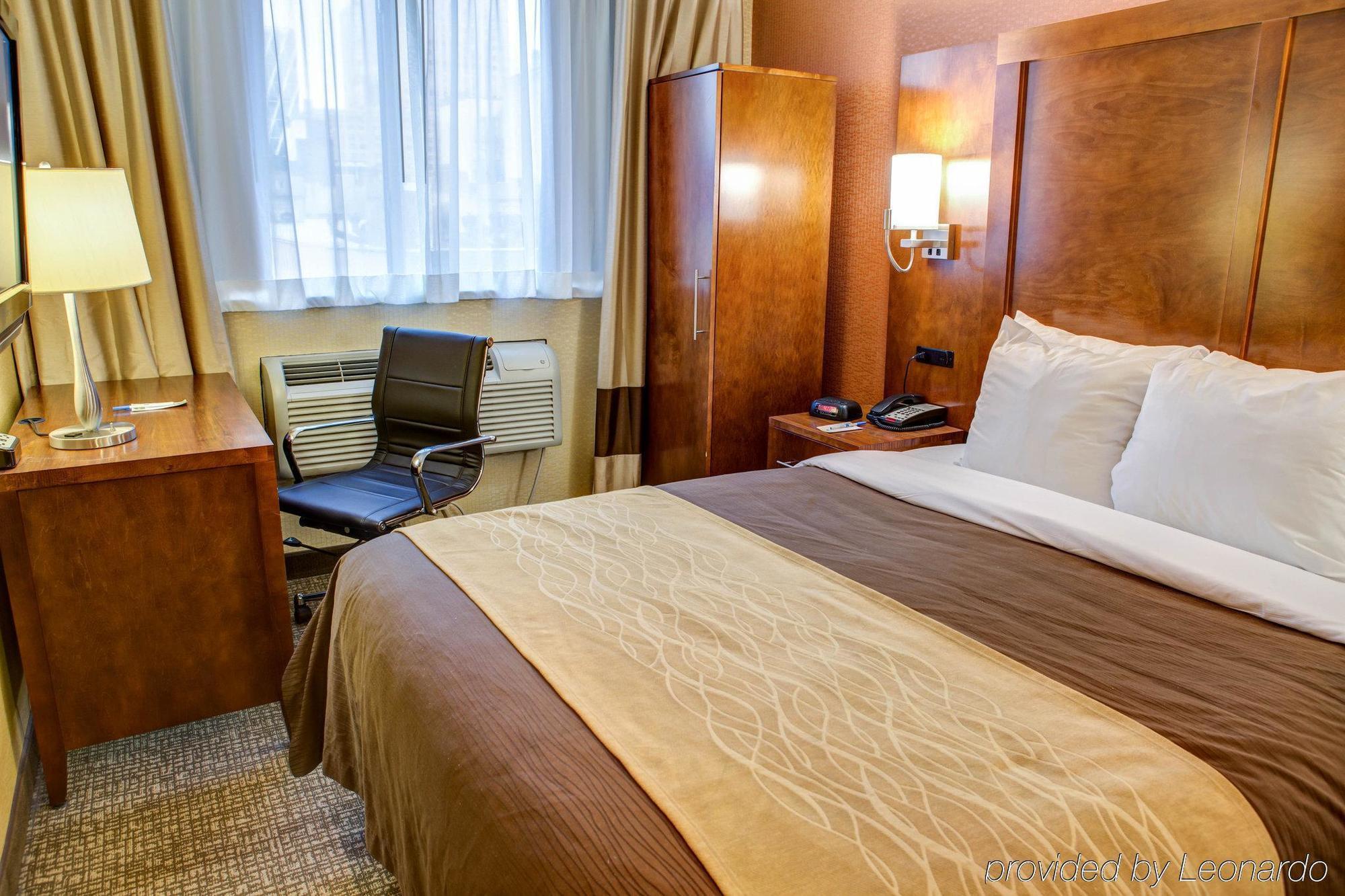 Ramada By Wyndham New York Times Square West Hotel Exterior photo