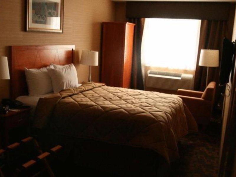 Ramada By Wyndham New York Times Square West Hotel Exterior photo