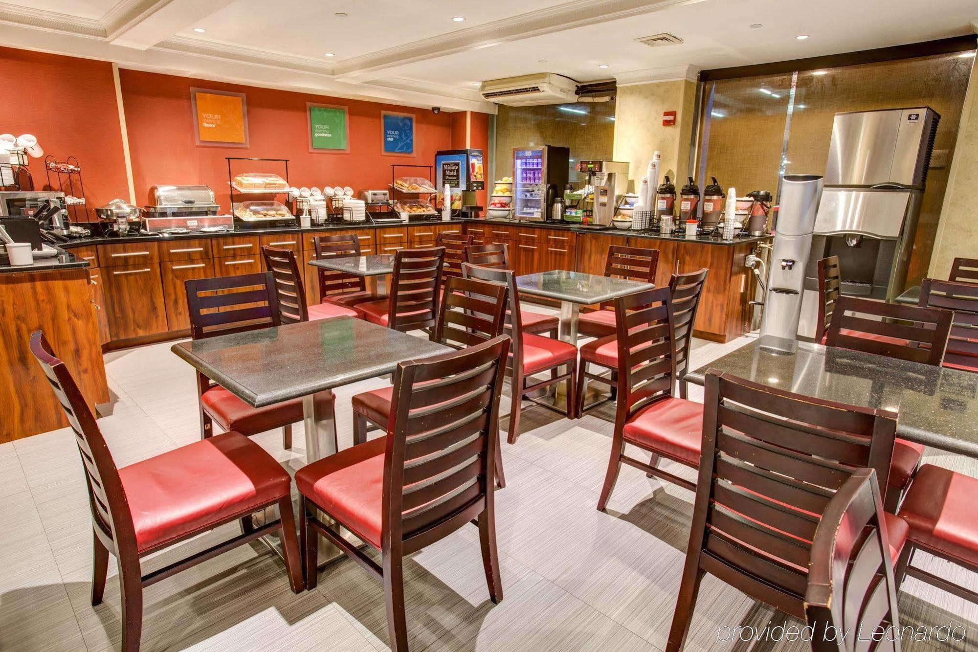 Ramada By Wyndham New York Times Square West Hotel Exterior photo