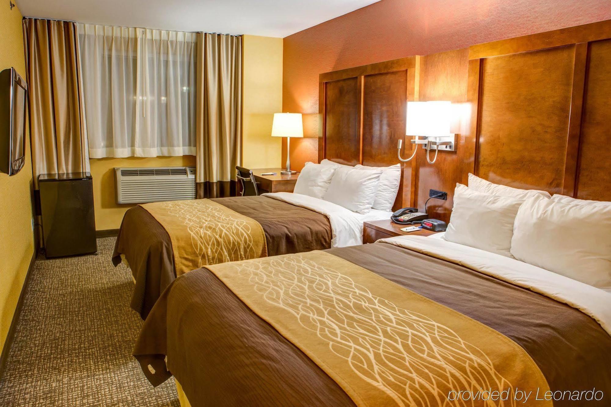 Ramada By Wyndham New York Times Square West Hotel Exterior photo
