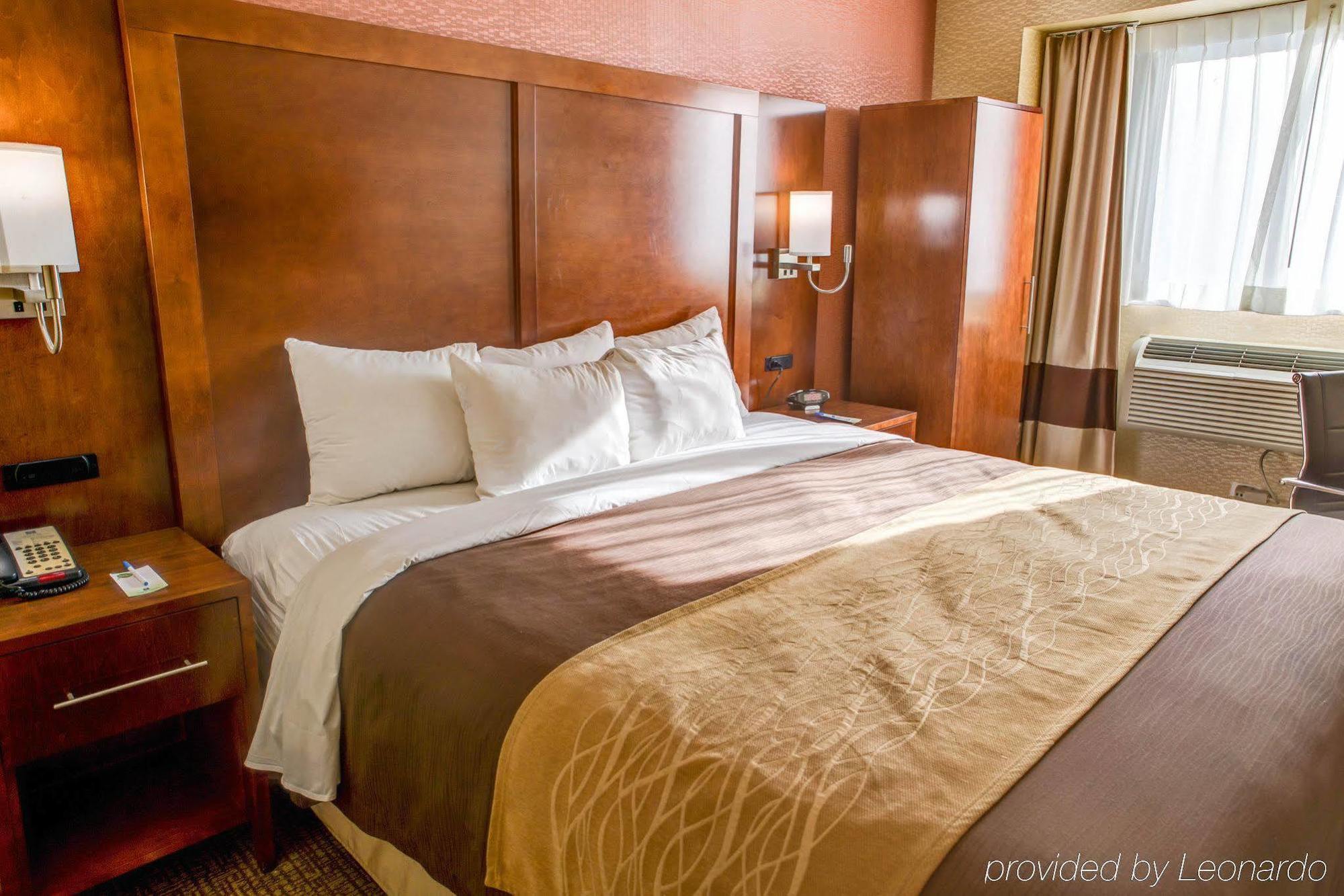 Ramada By Wyndham New York Times Square West Hotel Exterior photo