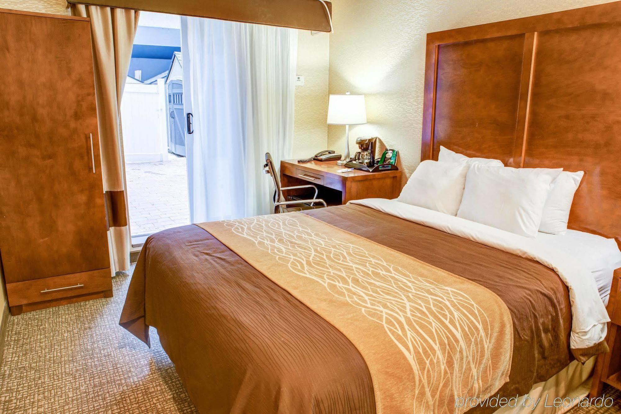 Ramada By Wyndham New York Times Square West Hotel Exterior photo