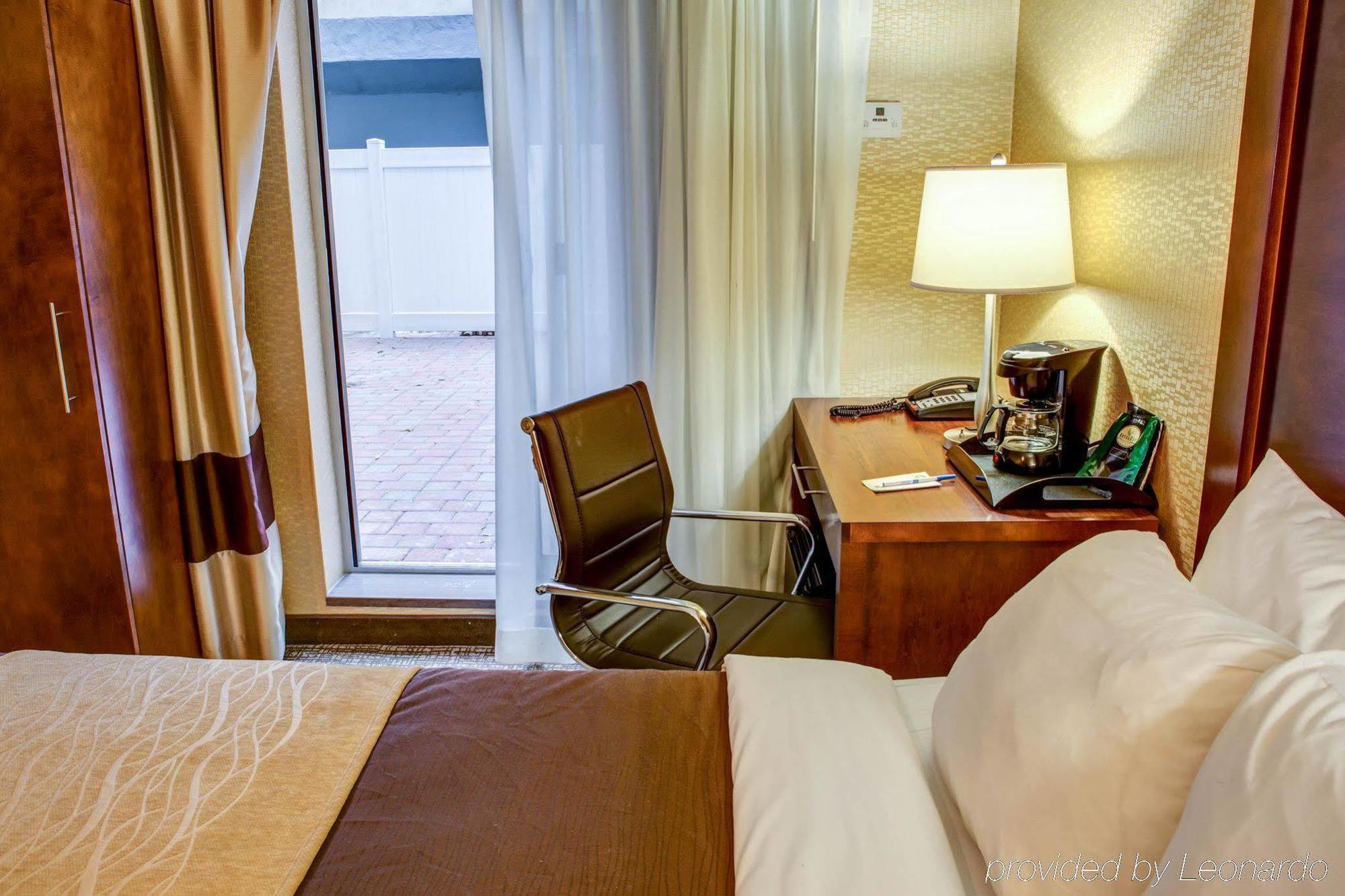 Ramada By Wyndham New York Times Square West Hotel Exterior photo